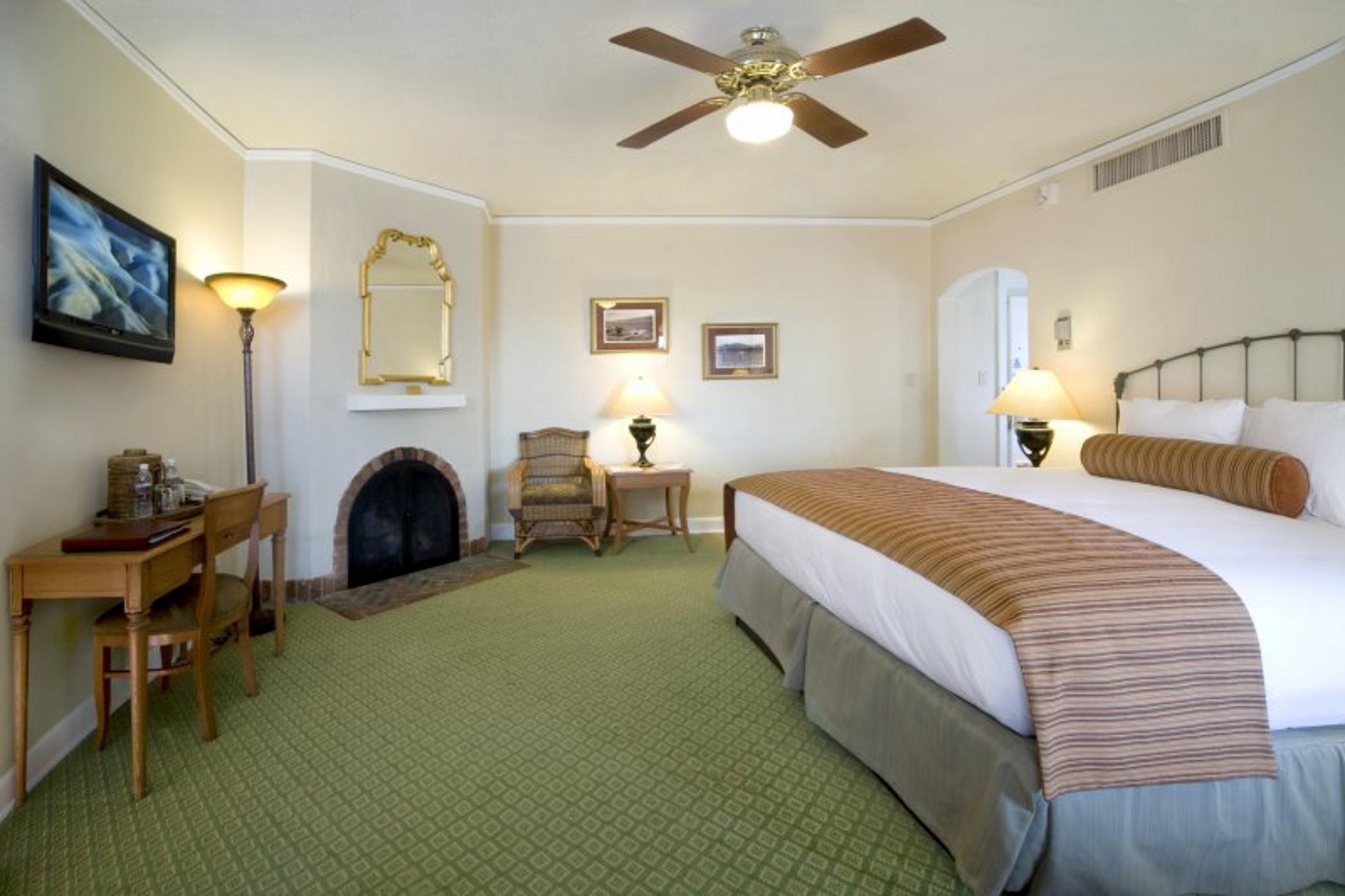 The Inn At Indian Village Exterior foto A guest room at the Lodge at Santa Fe